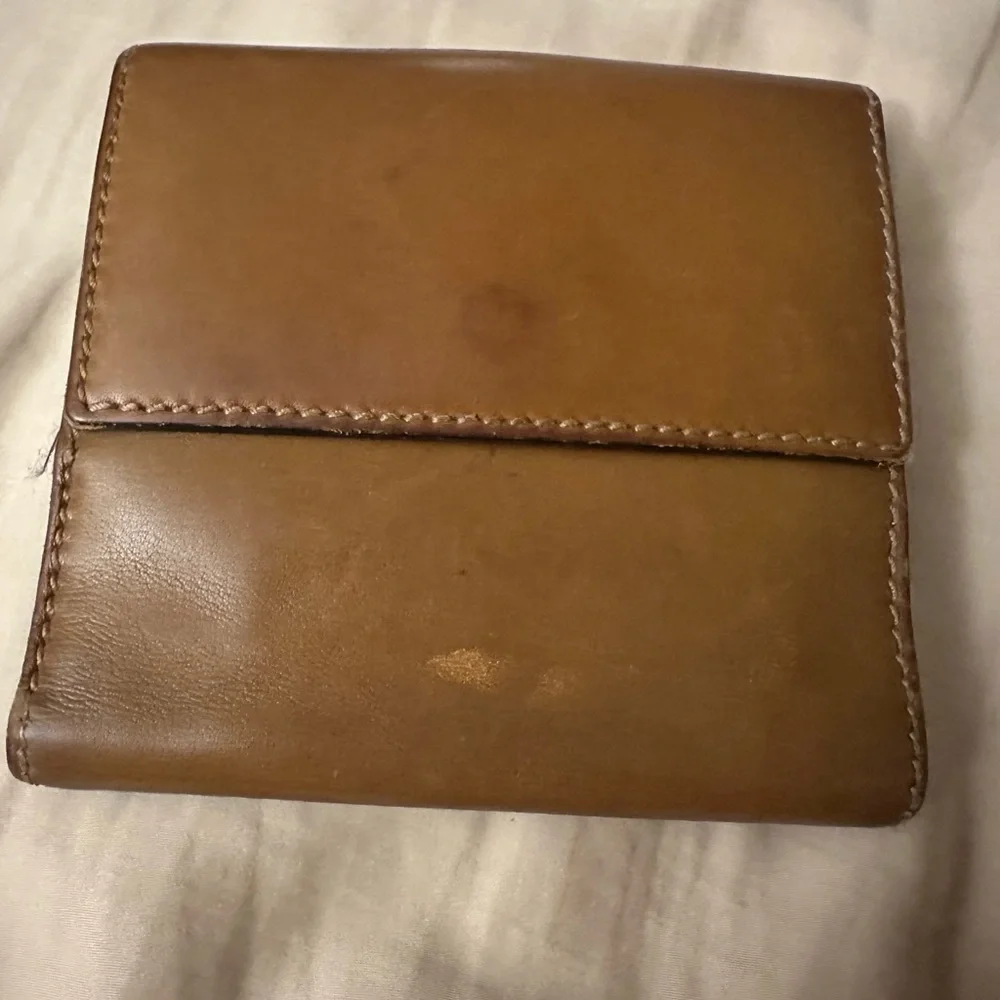 Gucci Tan Leather Wallet with Silver Logo - Picture 2 of 6